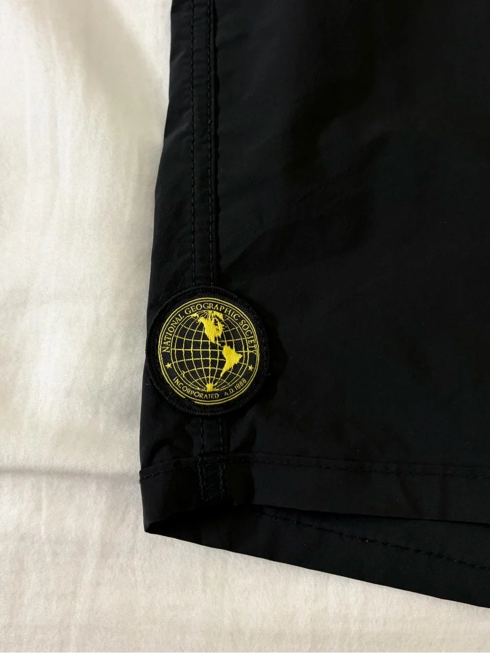 Vans x National Geographic Voyage Trunk Board Shorts Black Size 30 Limited